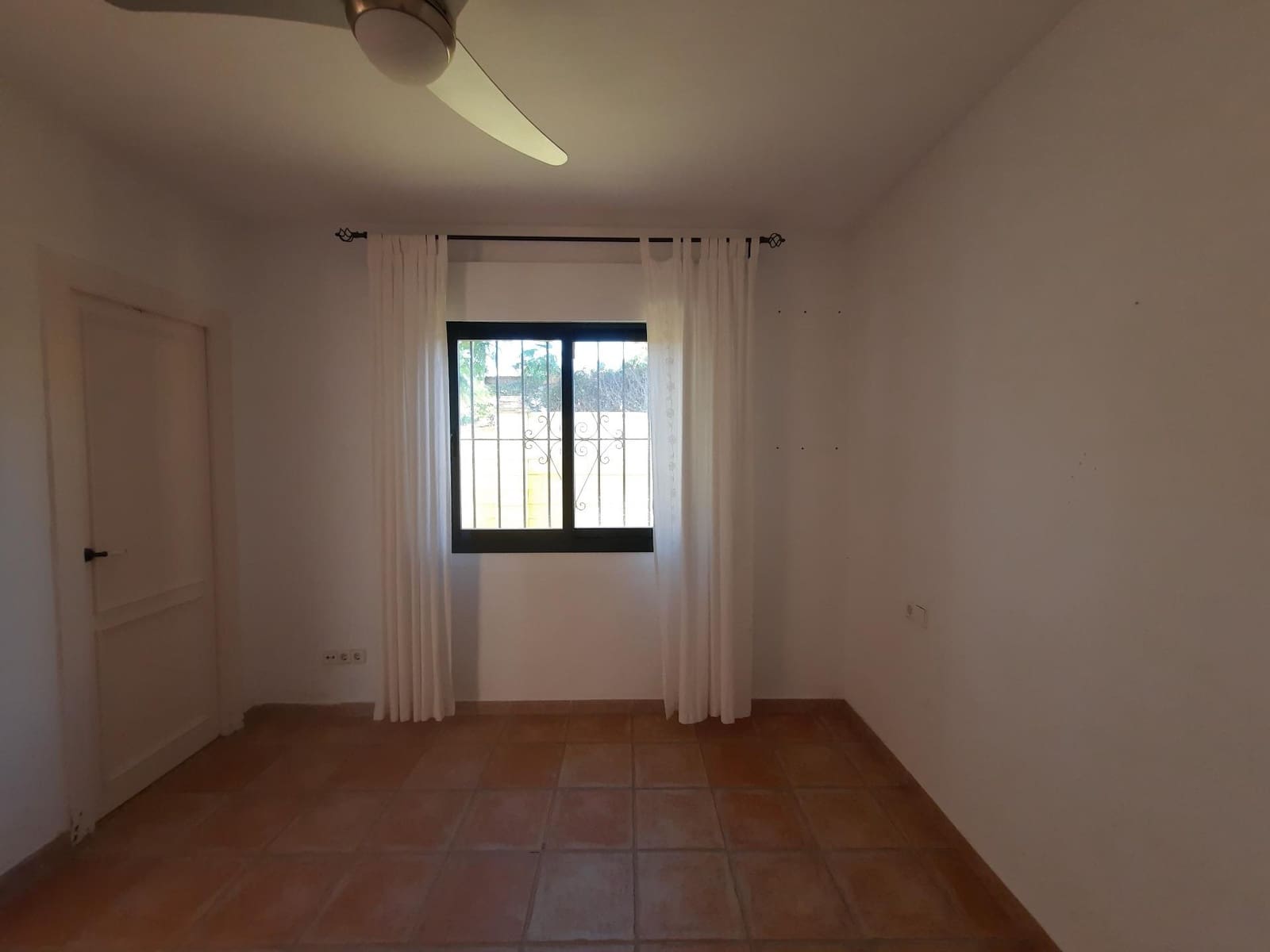 4 makuuhuone Huvila vuokrattavana paikassa Marbella mukana uima-altaan 
autotalli - 5 000 € (Ref: 9820423)