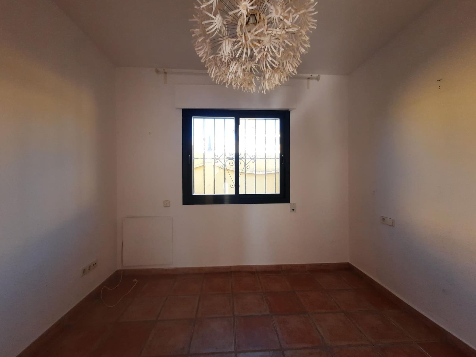 4 makuuhuone Huvila vuokrattavana paikassa Marbella mukana uima-altaan 
autotalli - 5 000 € (Ref: 9820423)