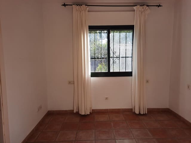 4 makuuhuone Huvila vuokrattavana paikassa Marbella mukana uima-altaan 
autotalli - 5 000 € (Ref: 9820423)