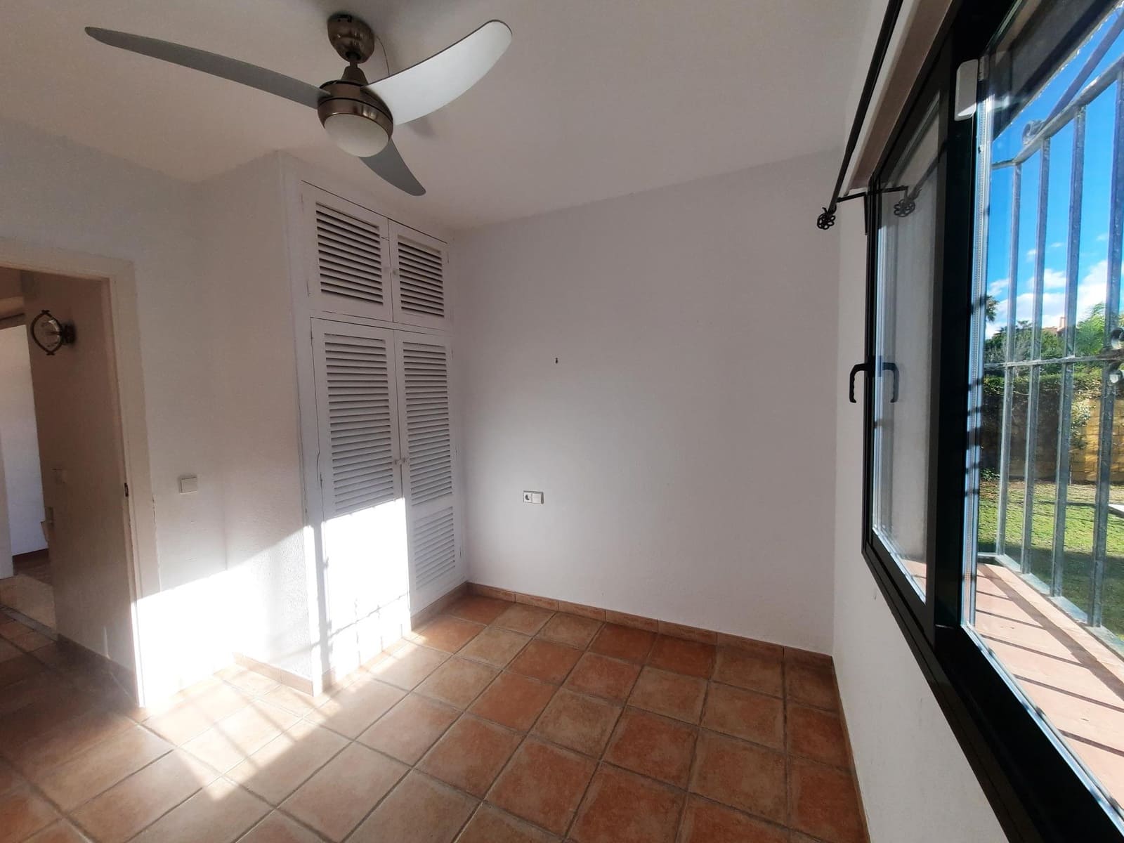 4 makuuhuone Huvila vuokrattavana paikassa Marbella mukana uima-altaan 
autotalli - 5 000 € (Ref: 9820423)