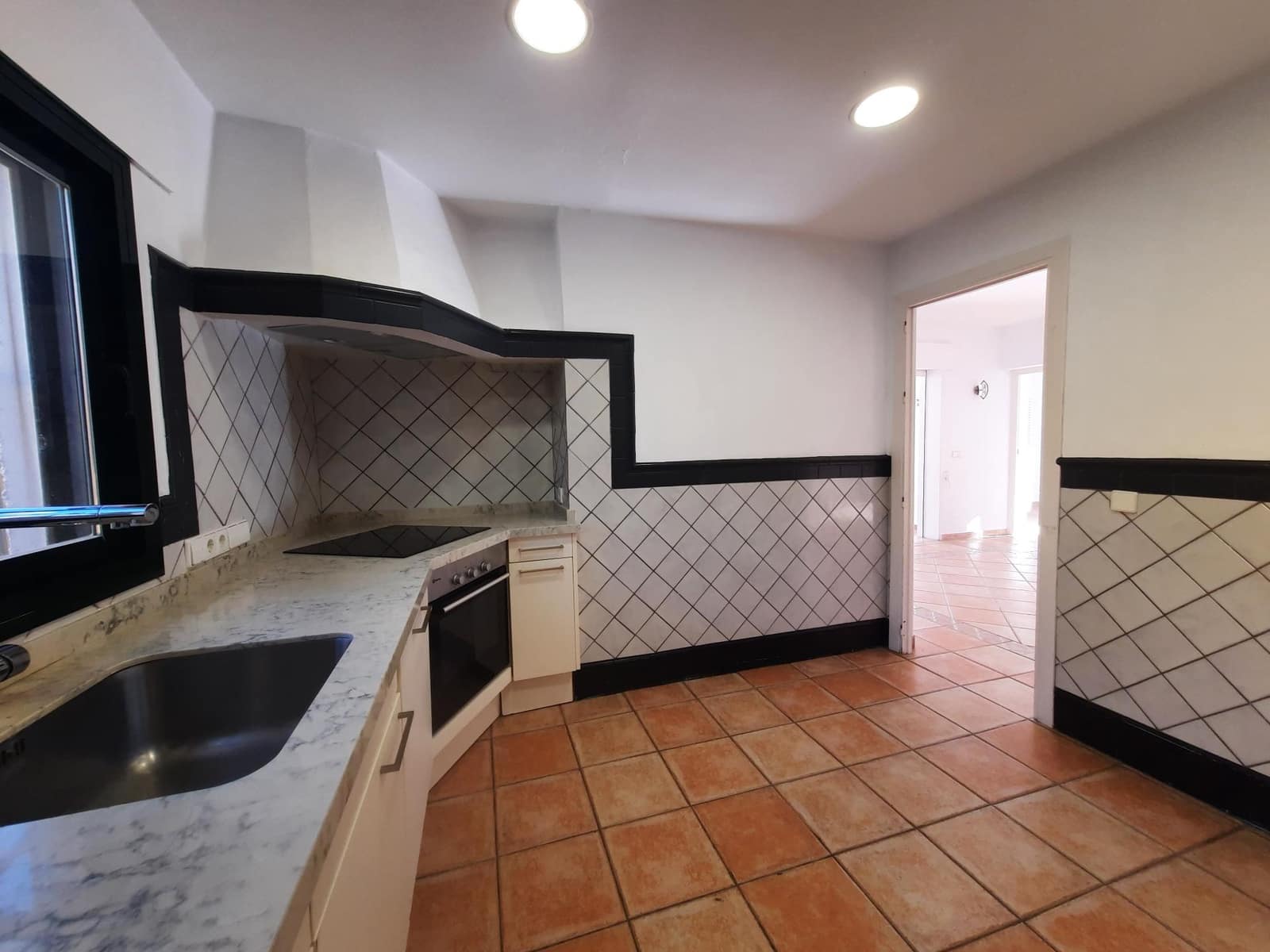 4 makuuhuone Huvila vuokrattavana paikassa Marbella mukana uima-altaan 
autotalli - 5 000 € (Ref: 9820423)