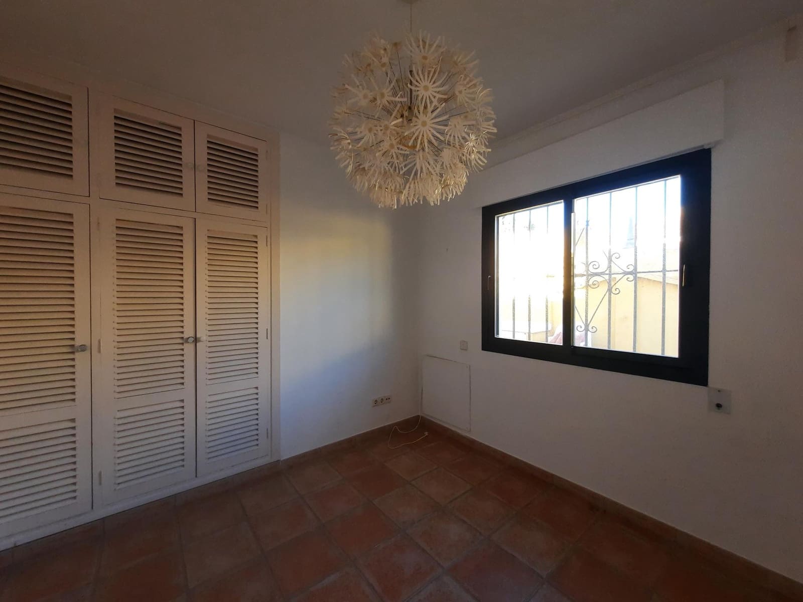 4 makuuhuone Huvila vuokrattavana paikassa Marbella mukana uima-altaan 
autotalli - 5 000 € (Ref: 9820423)