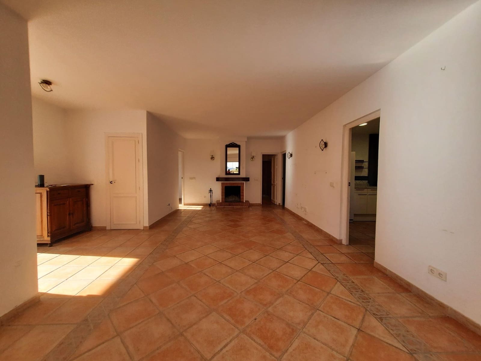 4 makuuhuone Huvila vuokrattavana paikassa Marbella mukana uima-altaan 
autotalli - 5 000 € (Ref: 9820423)