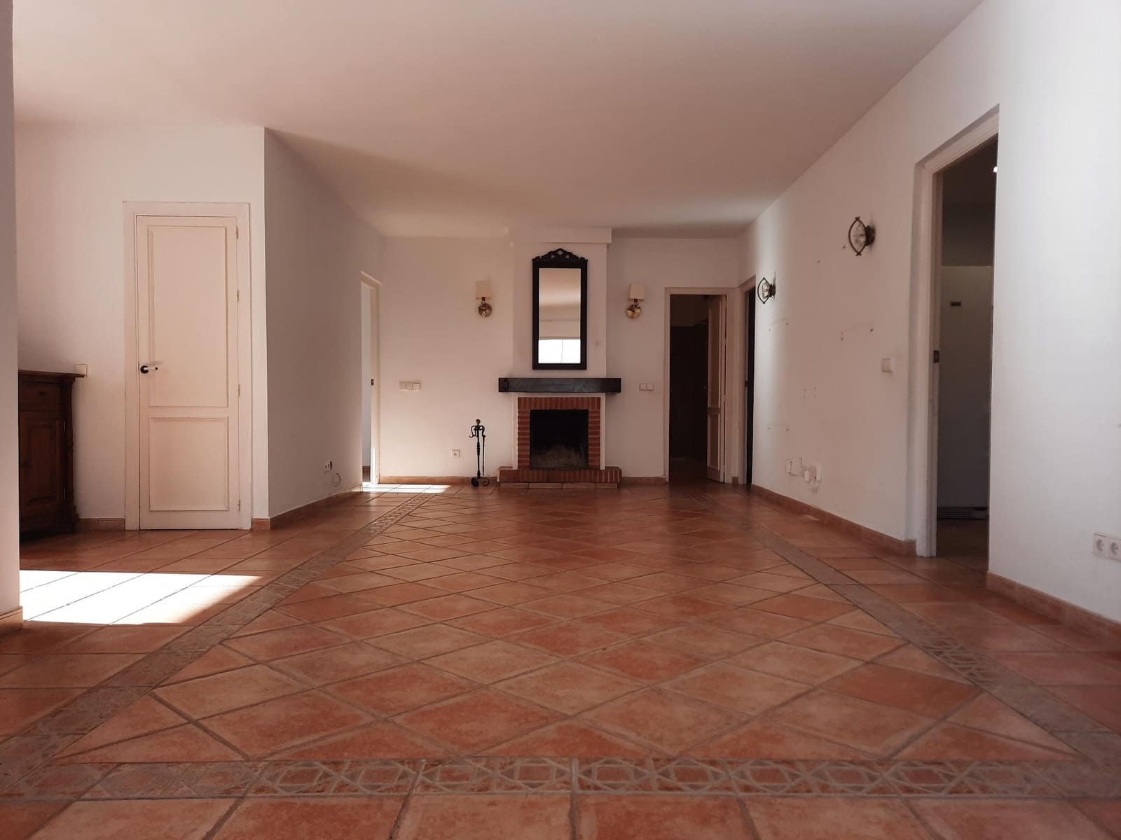4 makuuhuone Huvila vuokrattavana paikassa Marbella mukana uima-altaan 
autotalli - 5 000 € (Ref: 9820423)