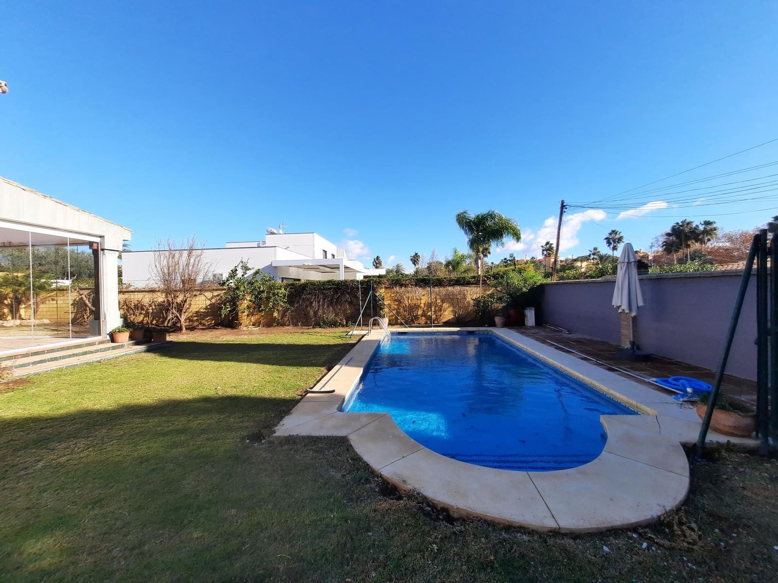 4 makuuhuone Huvila vuokrattavana paikassa Marbella mukana uima-altaan 
autotalli - 5 000 € (Ref: 9820423)