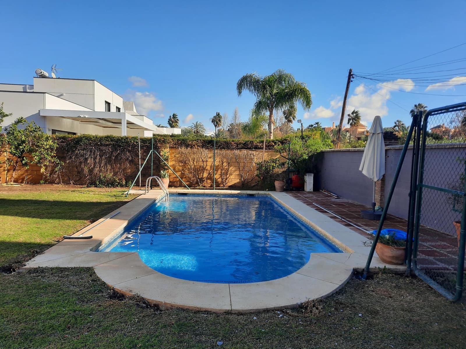 4 makuuhuone Huvila vuokrattavana paikassa Marbella mukana uima-altaan 
autotalli - 5 000 € (Ref: 9820423)