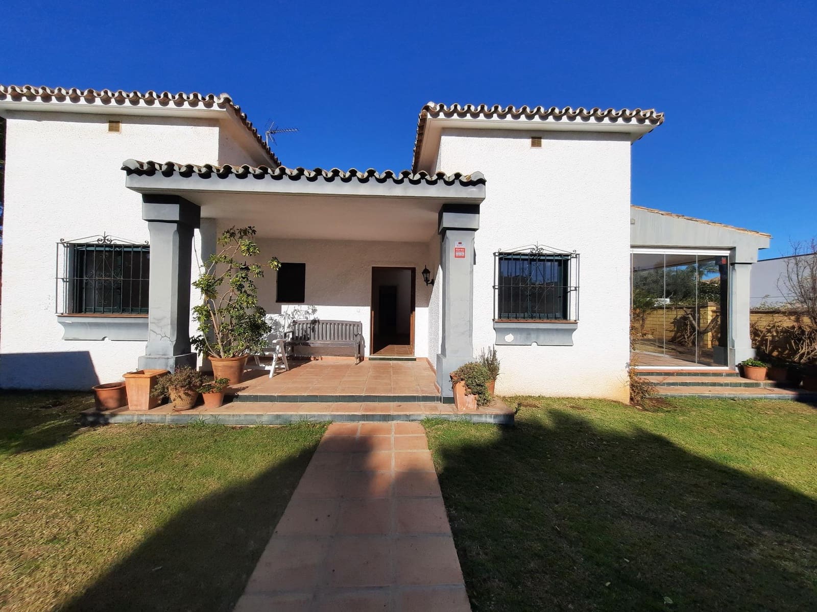4 makuuhuone Huvila vuokrattavana paikassa Marbella mukana uima-altaan 
autotalli - 5 000 € (Ref: 9820423)