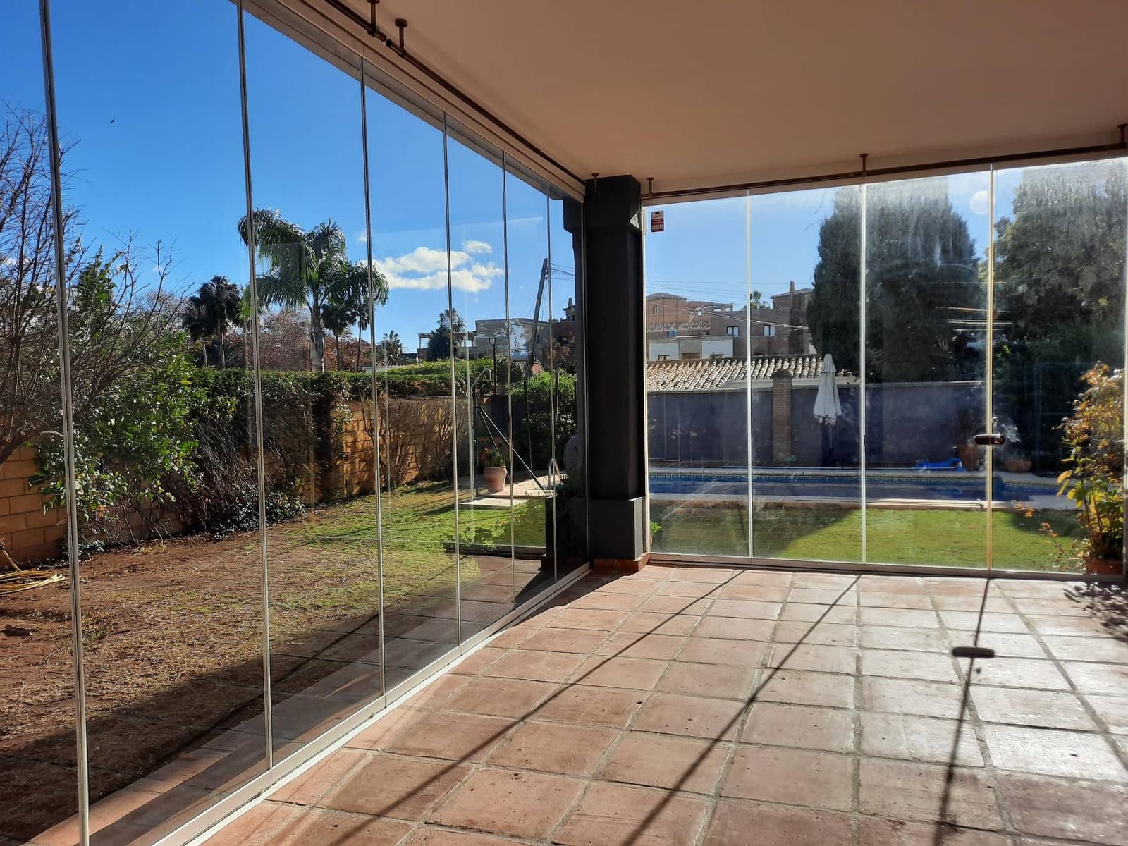 4 makuuhuone Huvila vuokrattavana paikassa Marbella mukana uima-altaan 
autotalli - 5 000 € (Ref: 9820423)