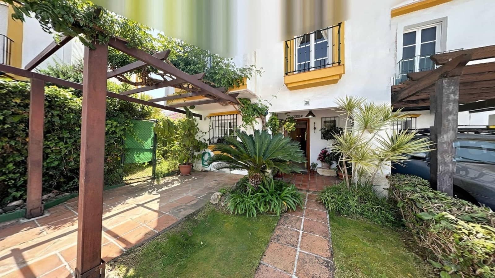 Pareado de 5 habitaciones en New Golden Mile en venta con piscina garaje - 479.000 € (Ref: 9820424)