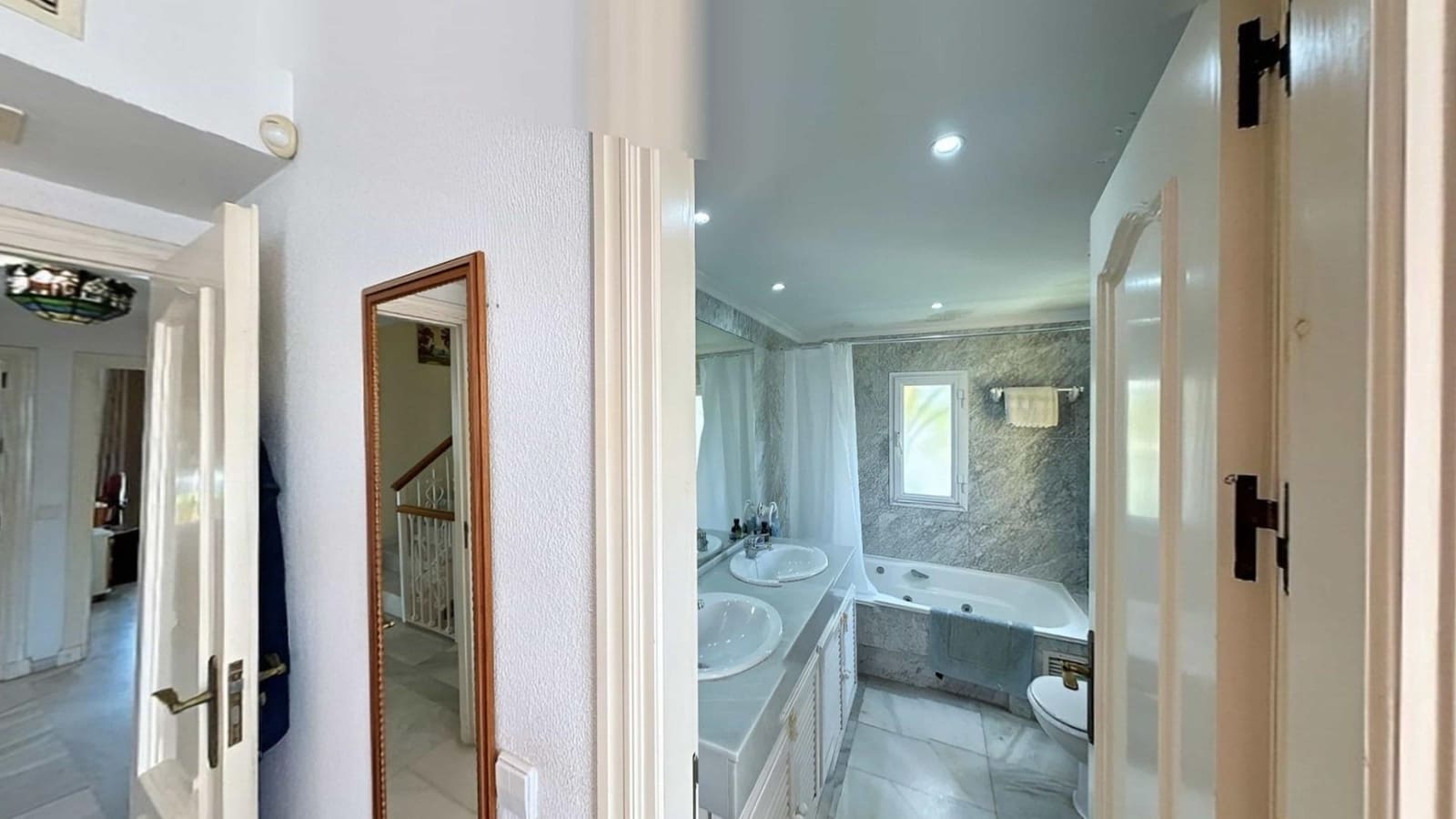 Pareado de 5 habitaciones en New Golden Mile en venta con piscina garaje - 479.000 € (Ref: 9820424)