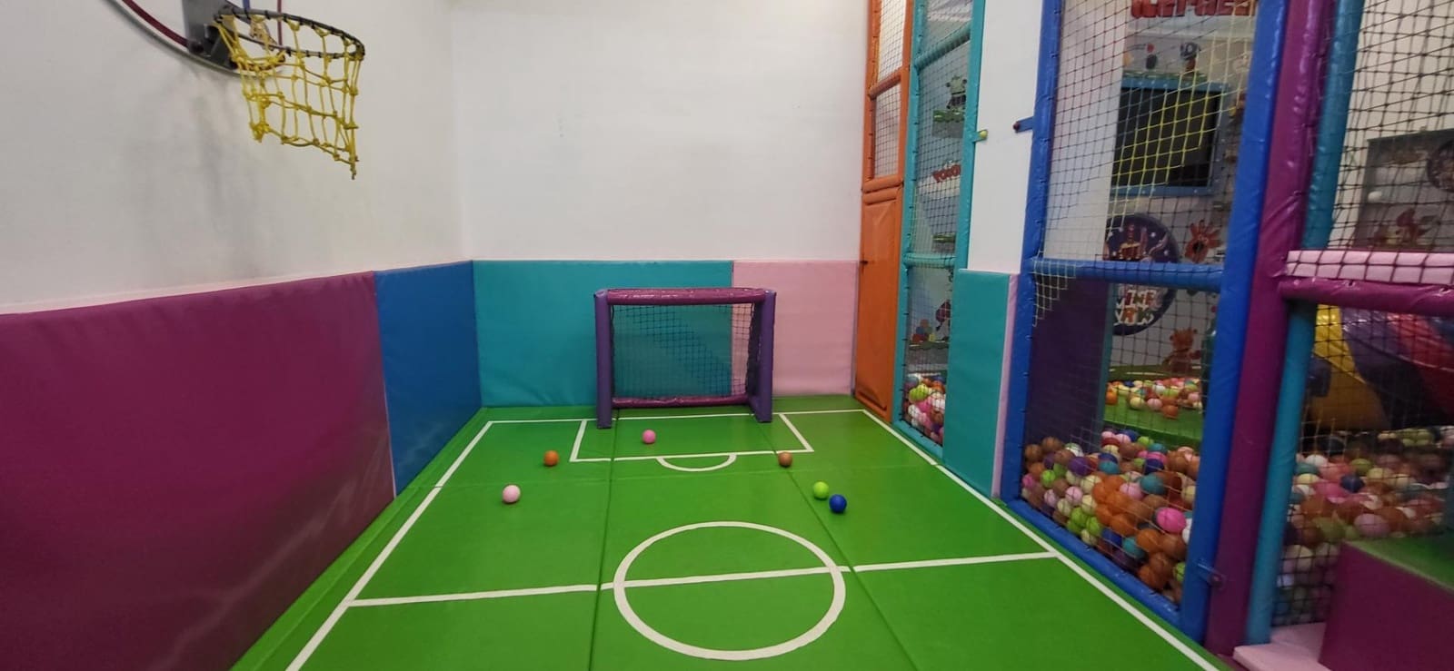 Negocio de 1 habitación en San Pedro de Alcantara en venta - 150.000 € (Ref: 9822834)