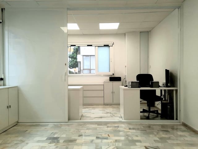 Office for rent in San Pedro de Alcantara, Marbella - € 750 (Ref: 9829406)
