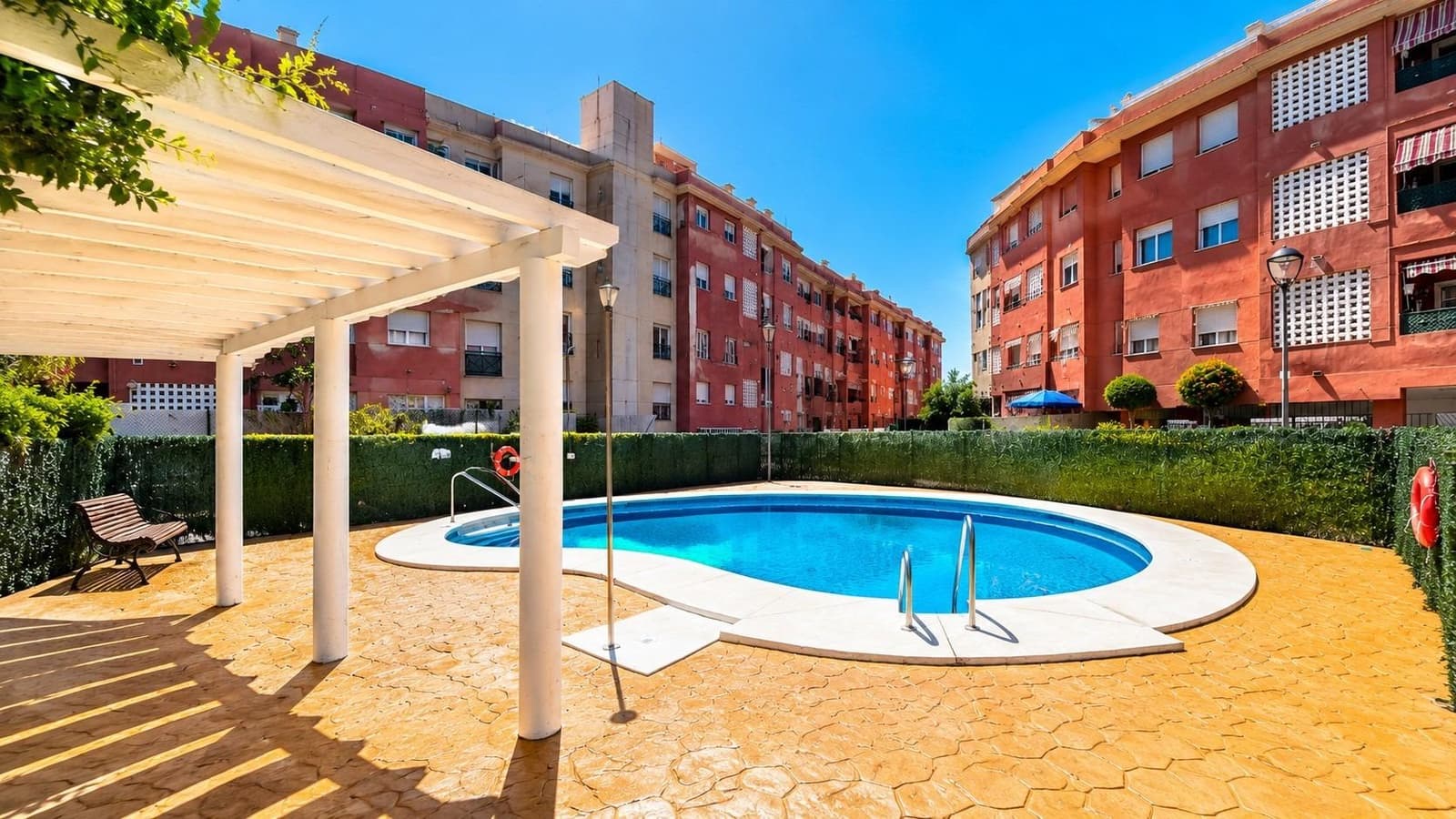4 bedroom Flat for sale in San Pedro de Alcantara with pool - € 450,000 (Ref: 9839619)