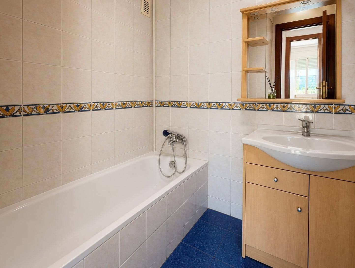 4 bedroom Flat for sale in San Pedro de Alcantara with pool garage - € 440,000 (Ref: 9839619)