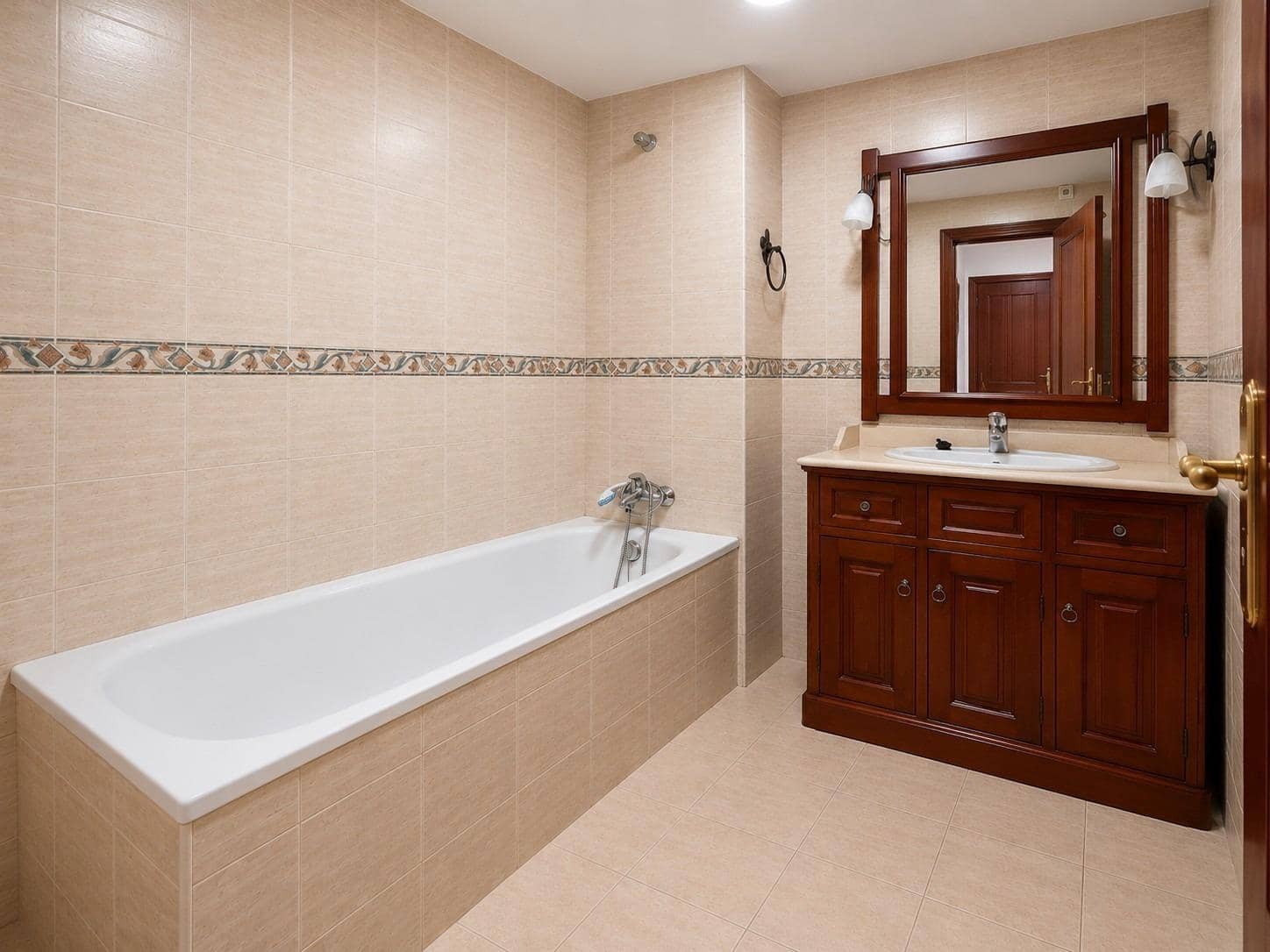 4 bedroom Flat for sale in San Pedro de Alcantara with pool garage - € 440,000 (Ref: 9839619)