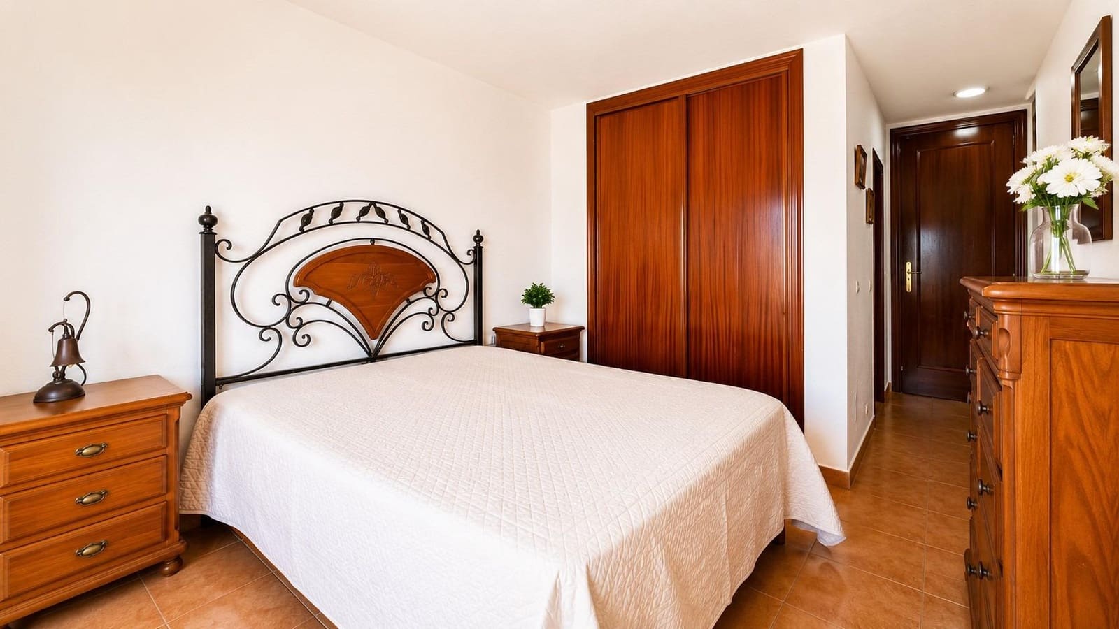 4 bedroom Flat for sale in San Pedro de Alcantara with pool garage - € 440,000 (Ref: 9839619)