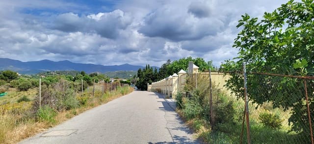 Undeveloped Land for sale in El Padrón, Estepona - € 852,000 (Ref: 9839620)