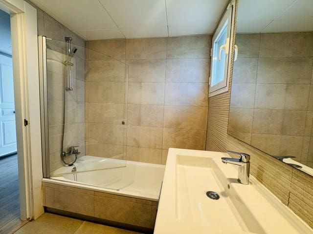 2 soveværelse Lejlighed til salg i San Pedro de Alcantara, Marbella med swimmingpool garage - € 430.000 (Ref: 9860308)