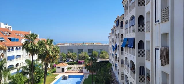 3 bedroom Apartment for sale in San Pedro de Alcantara, Marbella with pool - € 369,000 (Ref: 9879162)