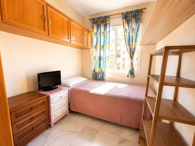 3 soveværelse Lejlighed til salg i San Pedro de Alcantara, Marbella med swimmingpool - € 320.000 (Ref: 9882107)