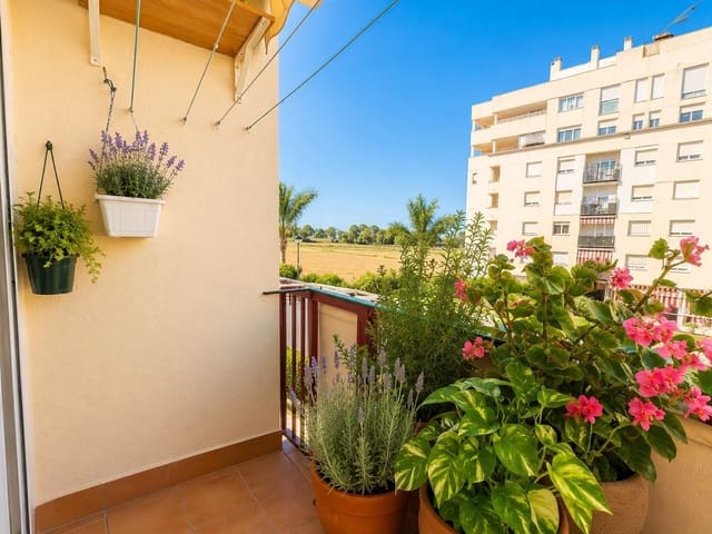 3 soveværelse Lejlighed til salg i San Pedro de Alcantara, Marbella med swimmingpool - € 320.000 (Ref: 9882107)
