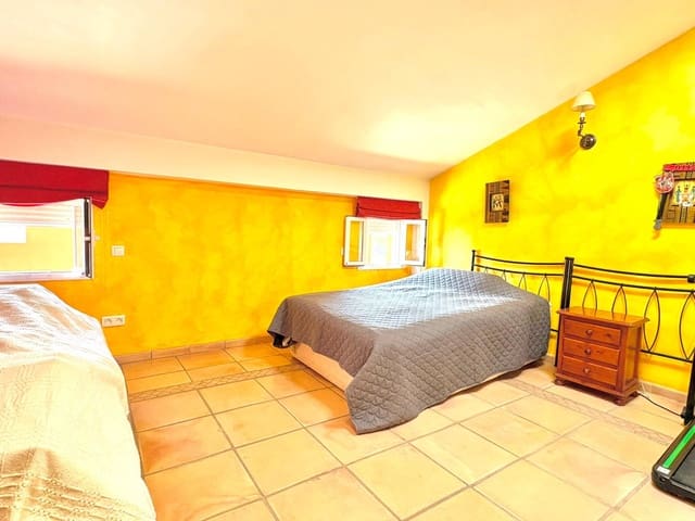 4 bedroom Terraced Villa for sale in San Pedro de Alcantara, Marbella - € 560,000 (Ref: 9892577)
