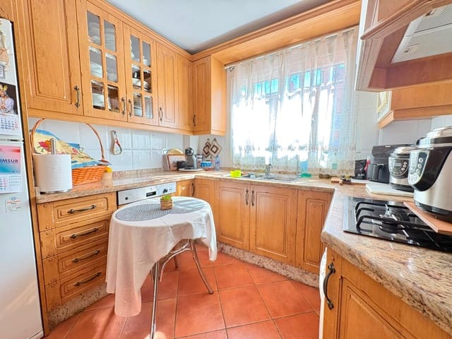 4 bedroom Terraced Villa for sale in San Pedro de Alcantara, Marbella - € 560,000 (Ref: 9892577)