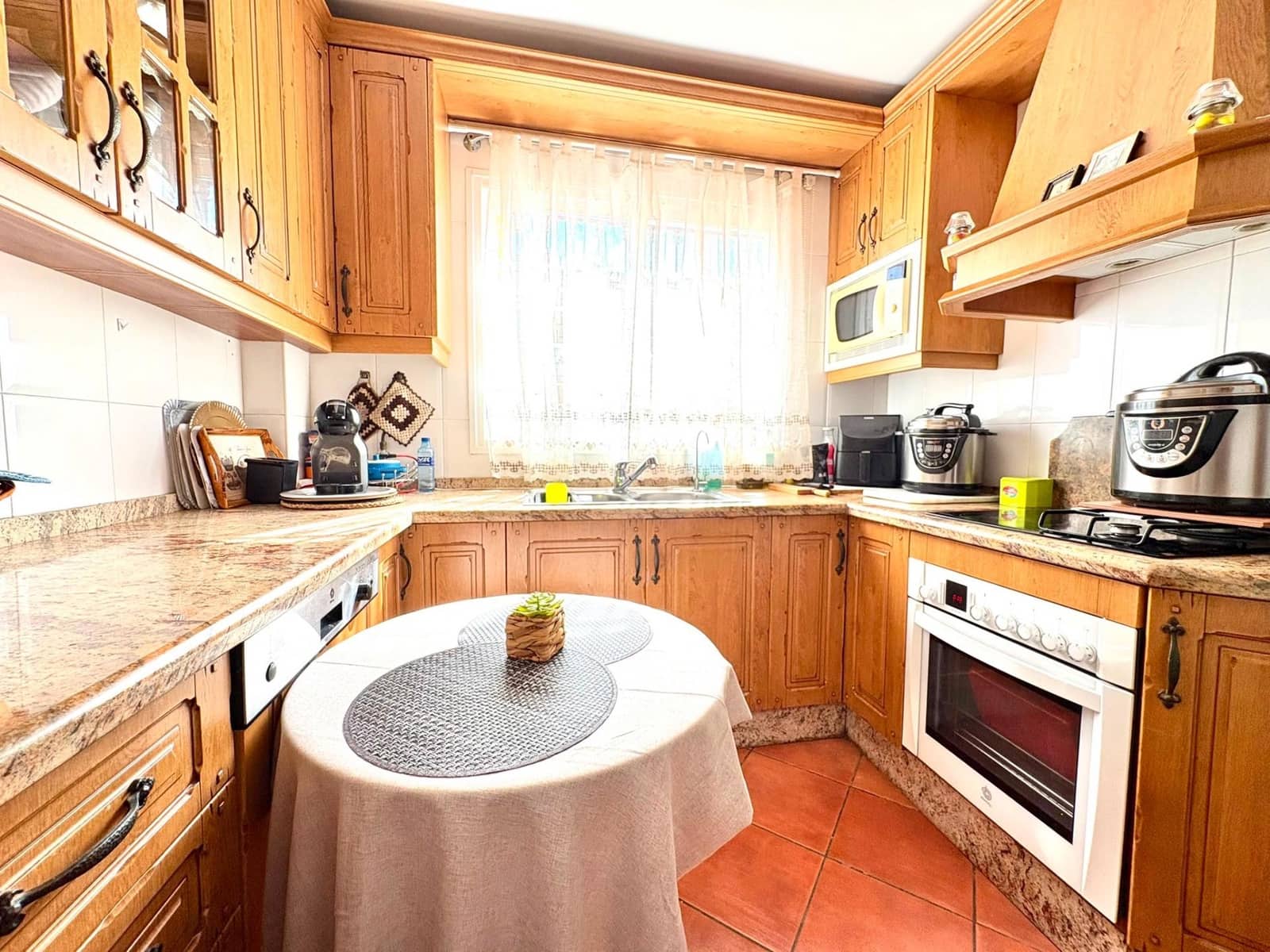 4 bedroom Terraced Villa for sale in San Pedro de Alcantara - € 560,000 (Ref: 9892577)