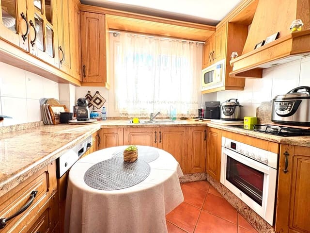 4 bedroom Terraced Villa for sale in San Pedro de Alcantara, Marbella - € 560,000 (Ref: 9892577)