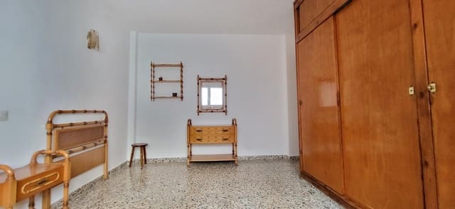 3 bedroom Flat for sale in San Pedro de Alcantara, Marbella - € 255,000 (Ref: 9911270)