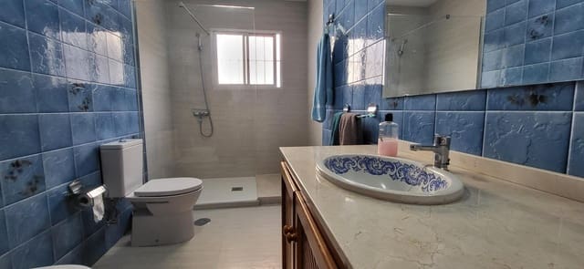 3 bedroom Flat for sale in San Pedro de Alcantara, Marbella - € 255,000 (Ref: 9911270)