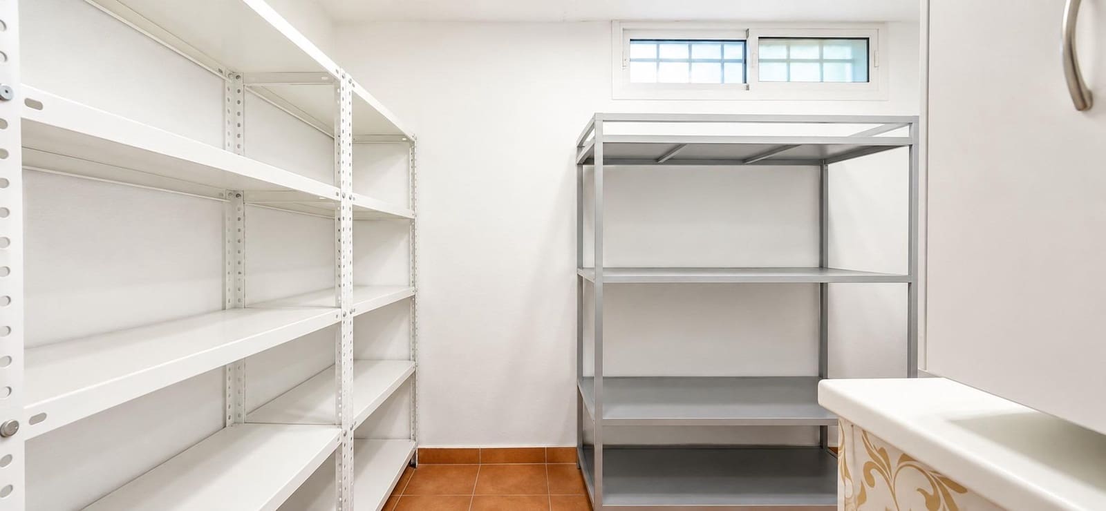 3 Zimmer Reihenhaus zu verkaufen in Guadalmina mit Garage - 730.000 € (Ref: 9930919)