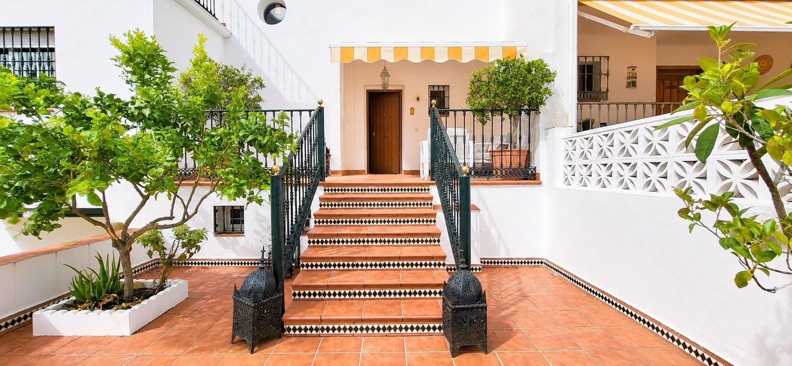 3 Zimmer Reihenhaus zu verkaufen in Guadalmina mit Garage - 730.000 € (Ref: 9930919)