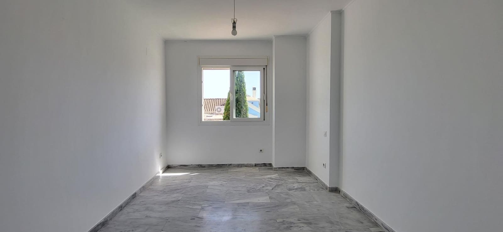 1 bedroom Apartment for rent in Marbella with pool - € 3,000 (Ref: 9930920)