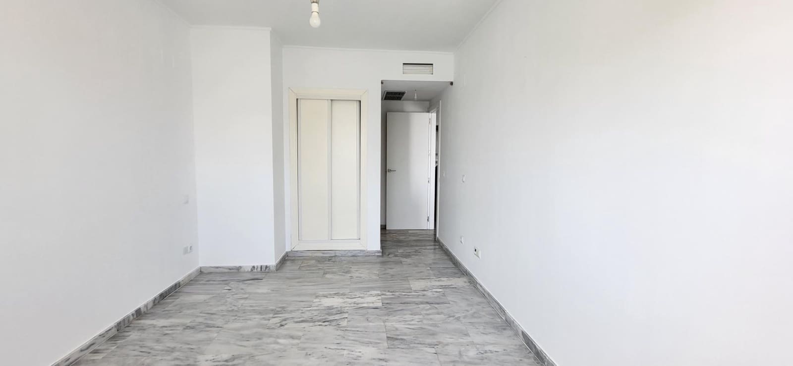 1 bedroom Apartment for rent in Marbella with pool - € 3,000 (Ref: 9930920)