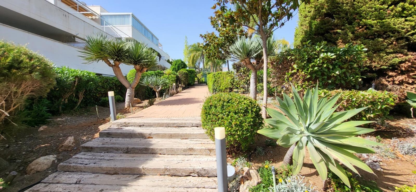 1 bedroom Apartment for rent in Marbella with pool - € 3,000 (Ref: 9930920)