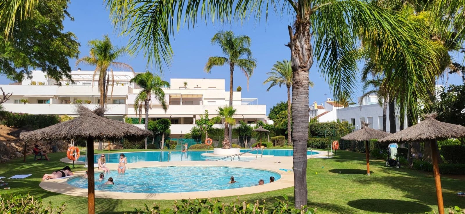 1 bedroom Apartment for rent in Marbella with pool - € 3,000 (Ref: 9930920)