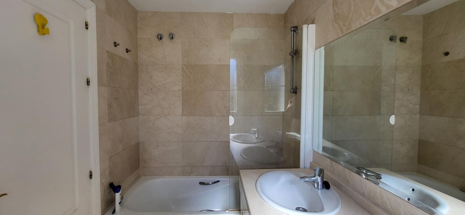 3 bedroom Apartment for sale in Benahavis with pool garage - € 585,000 (Ref: 9930921)