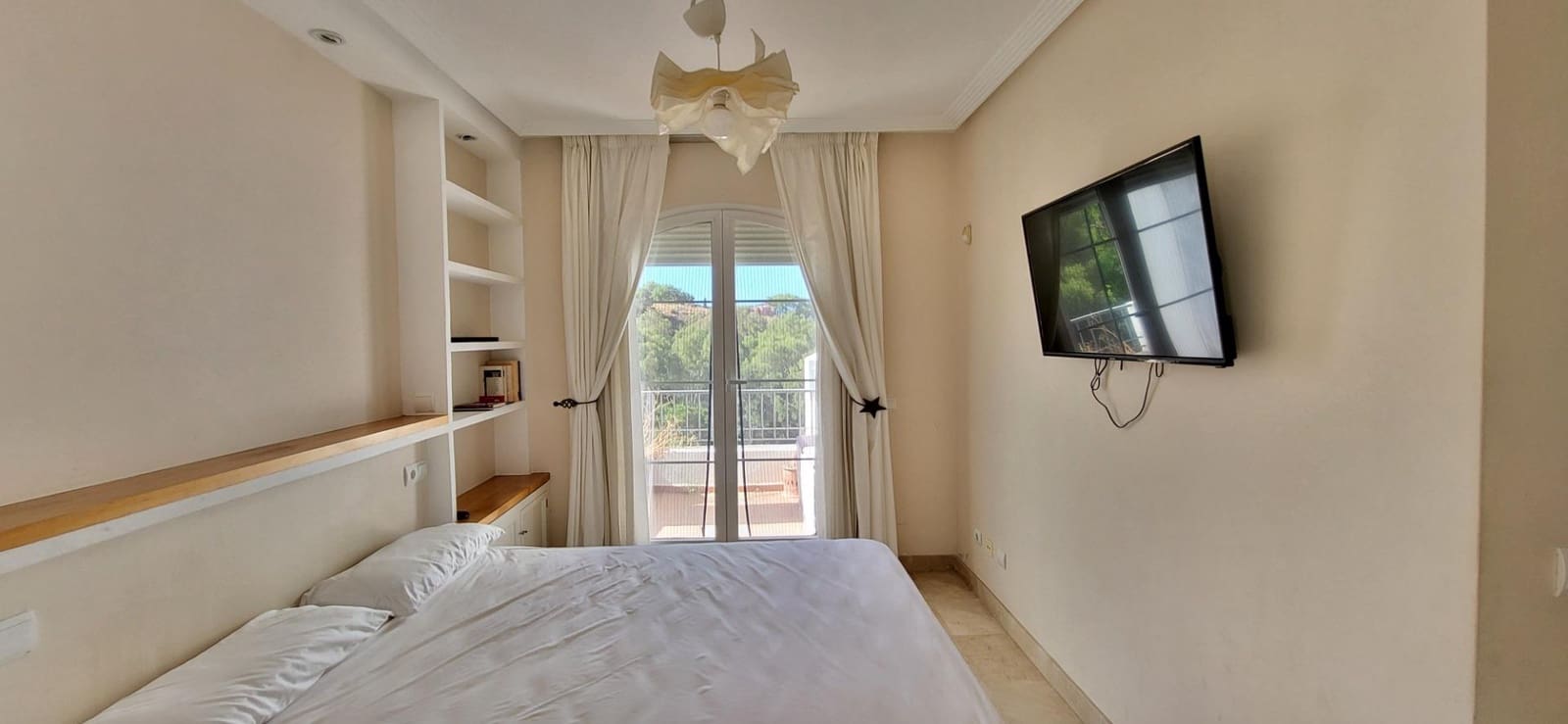 3 bedroom Apartment for sale in Benahavis with pool garage - € 585,000 (Ref: 9930921)