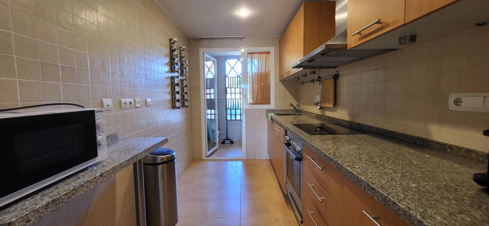 3 bedroom Apartment for sale in Benahavis with pool garage - € 585,000 (Ref: 9930921)