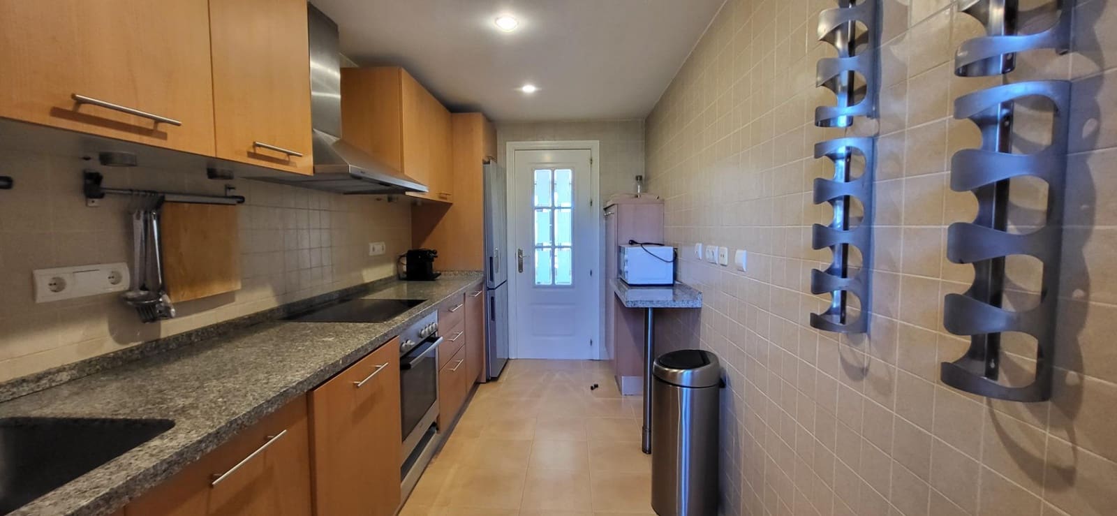 3 bedroom Apartment for sale in Benahavis with pool garage - € 585,000 (Ref: 9930921)