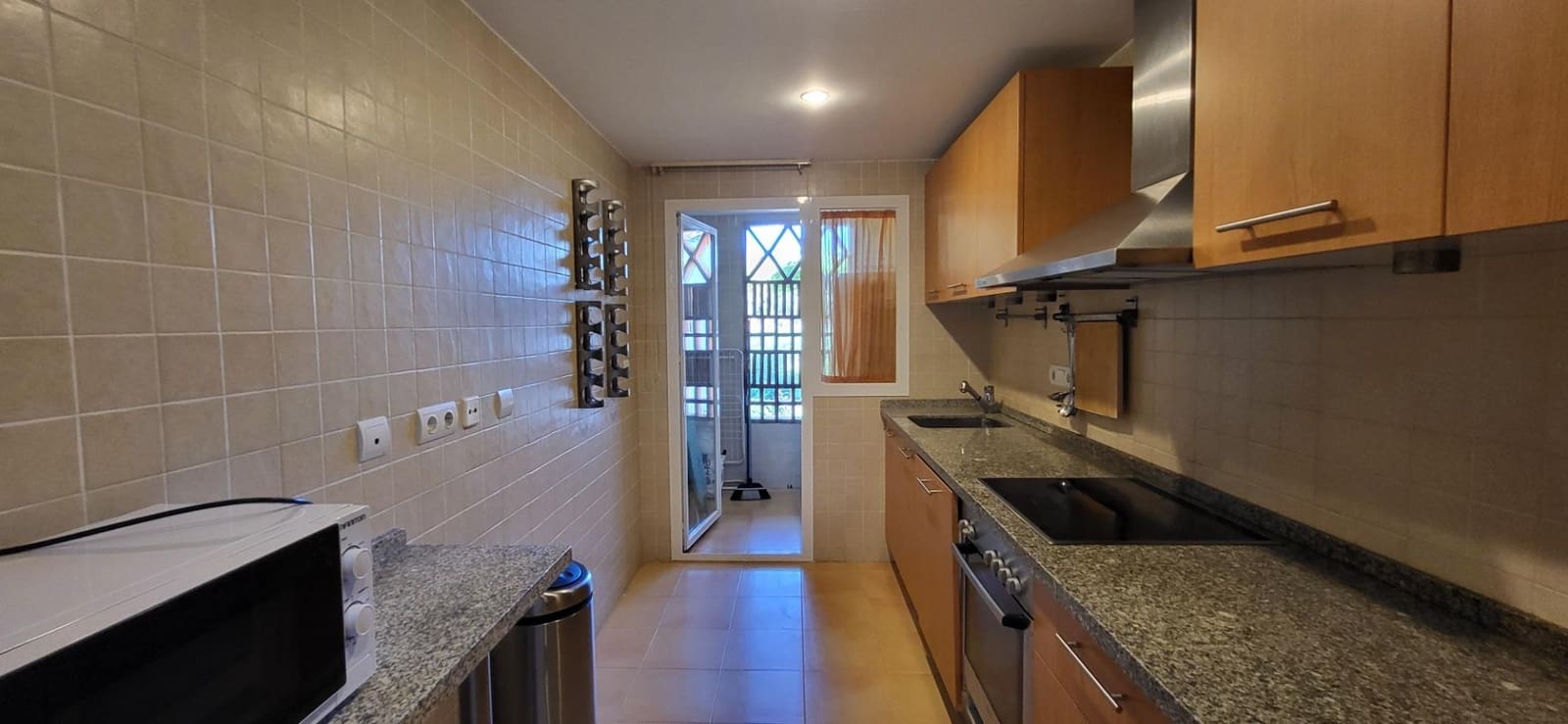 3 bedroom Apartment for sale in Benahavis with pool garage - € 585,000 (Ref: 9930921)