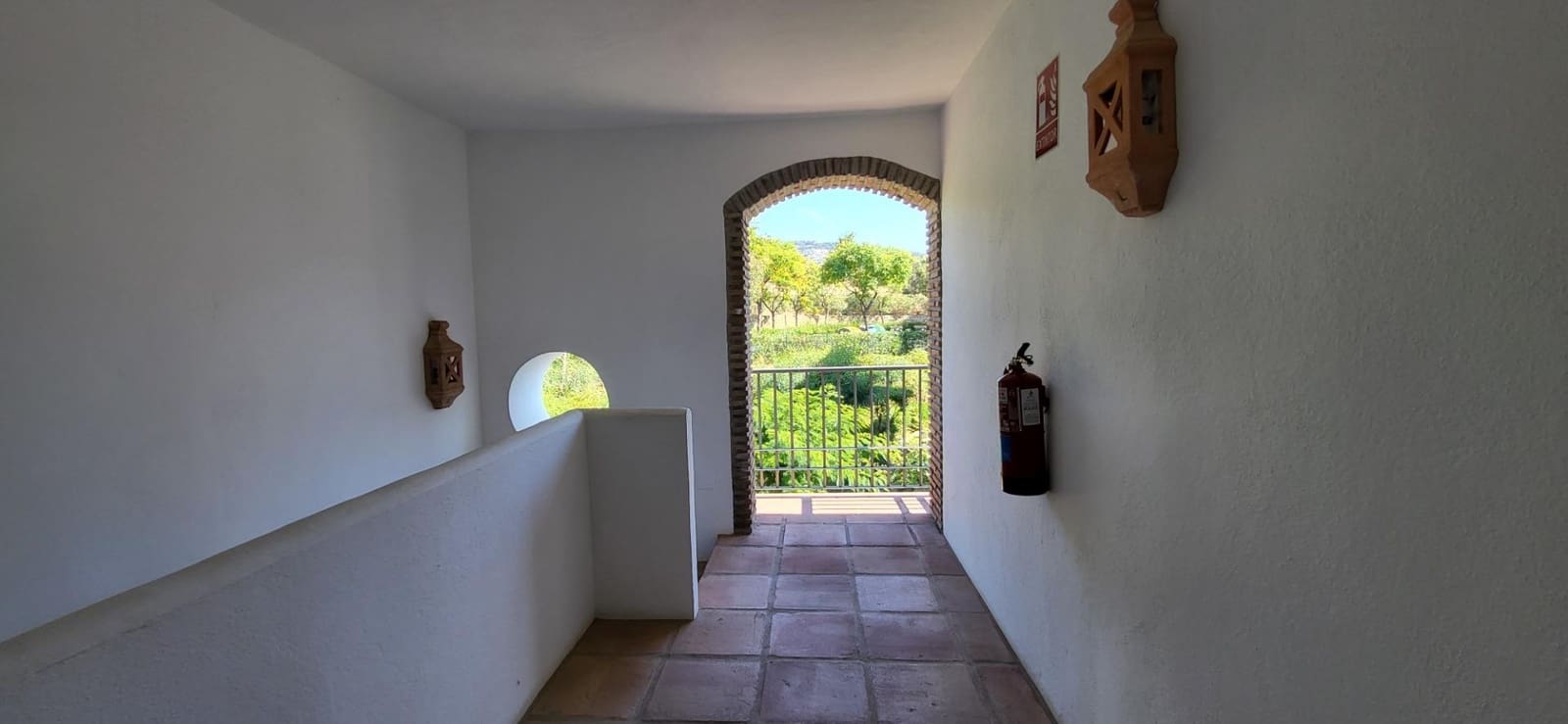 3 bedroom Apartment for sale in Benahavis with pool garage - € 585,000 (Ref: 9930921)