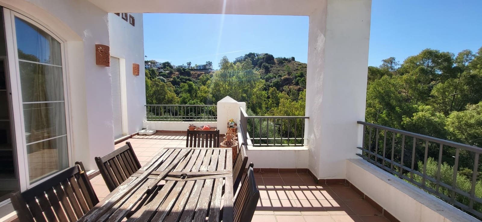 3 bedroom Apartment for sale in Benahavis with pool garage - € 585,000 (Ref: 9930921)