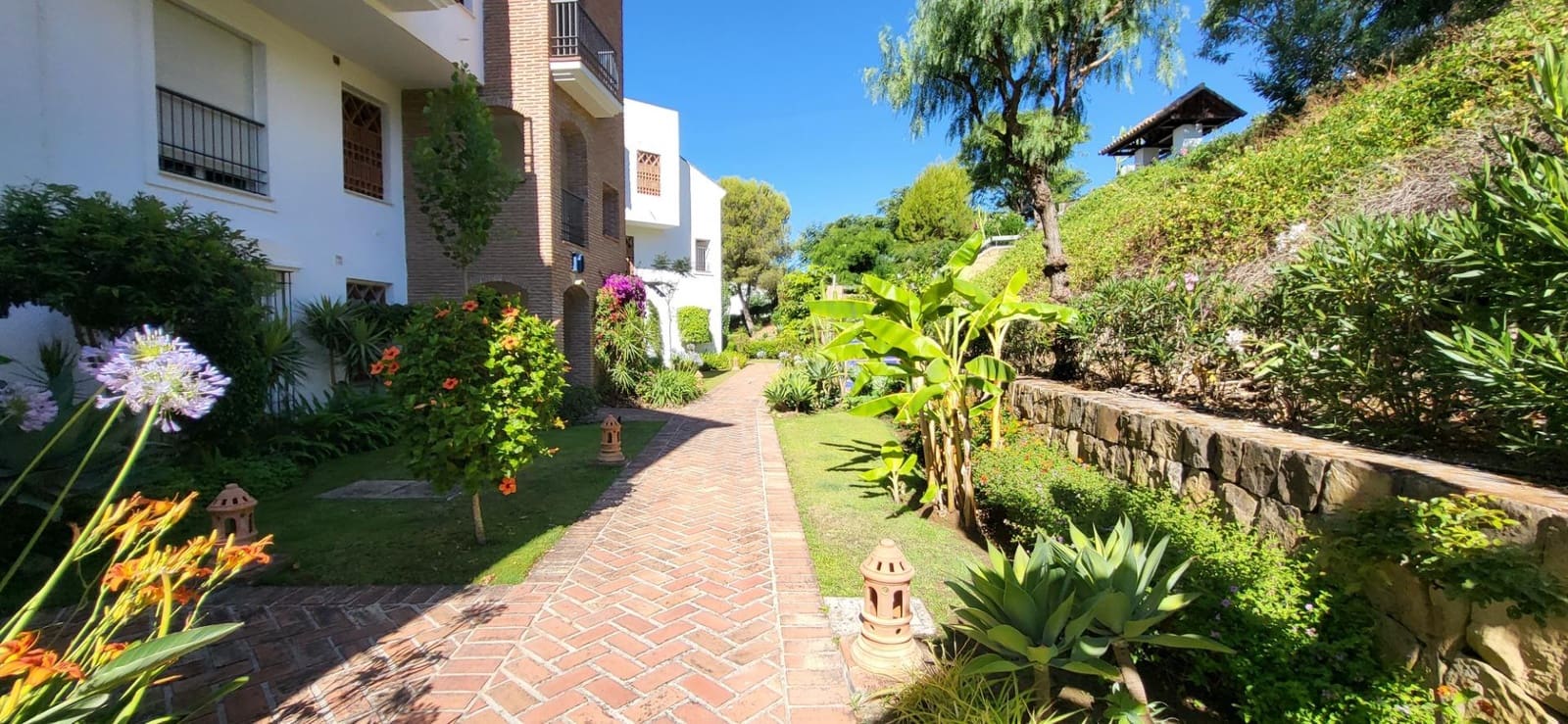 3 bedroom Apartment for sale in Benahavis with pool garage - € 585,000 (Ref: 9930921)
