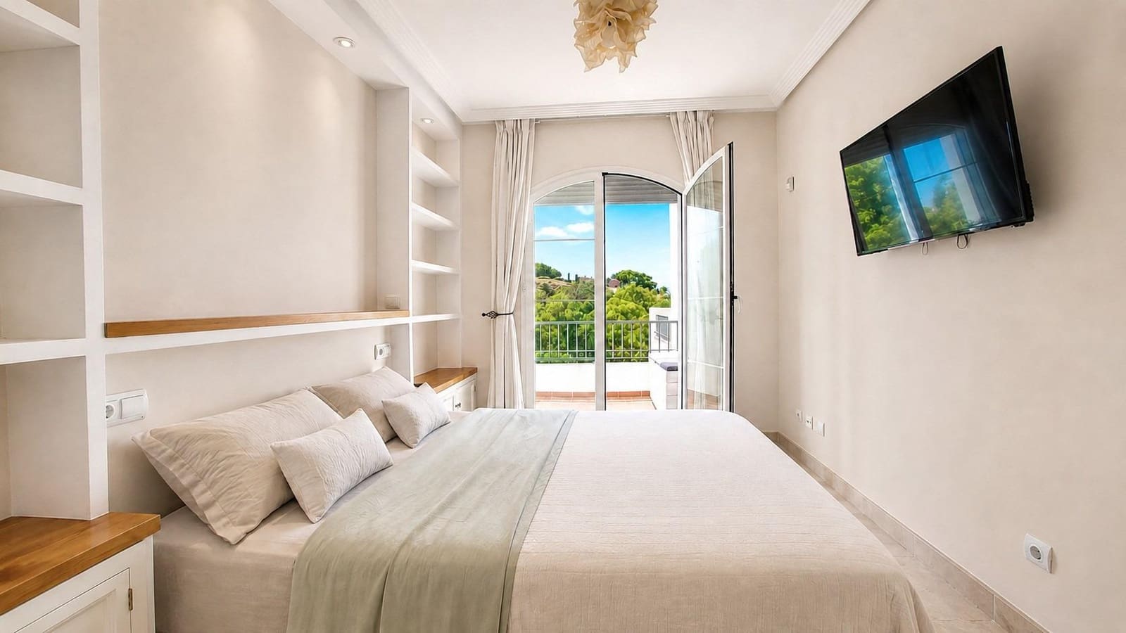3 bedroom Penthouse for sale in Benahavis with pool garage - € 585,000 (Ref: 9930921)