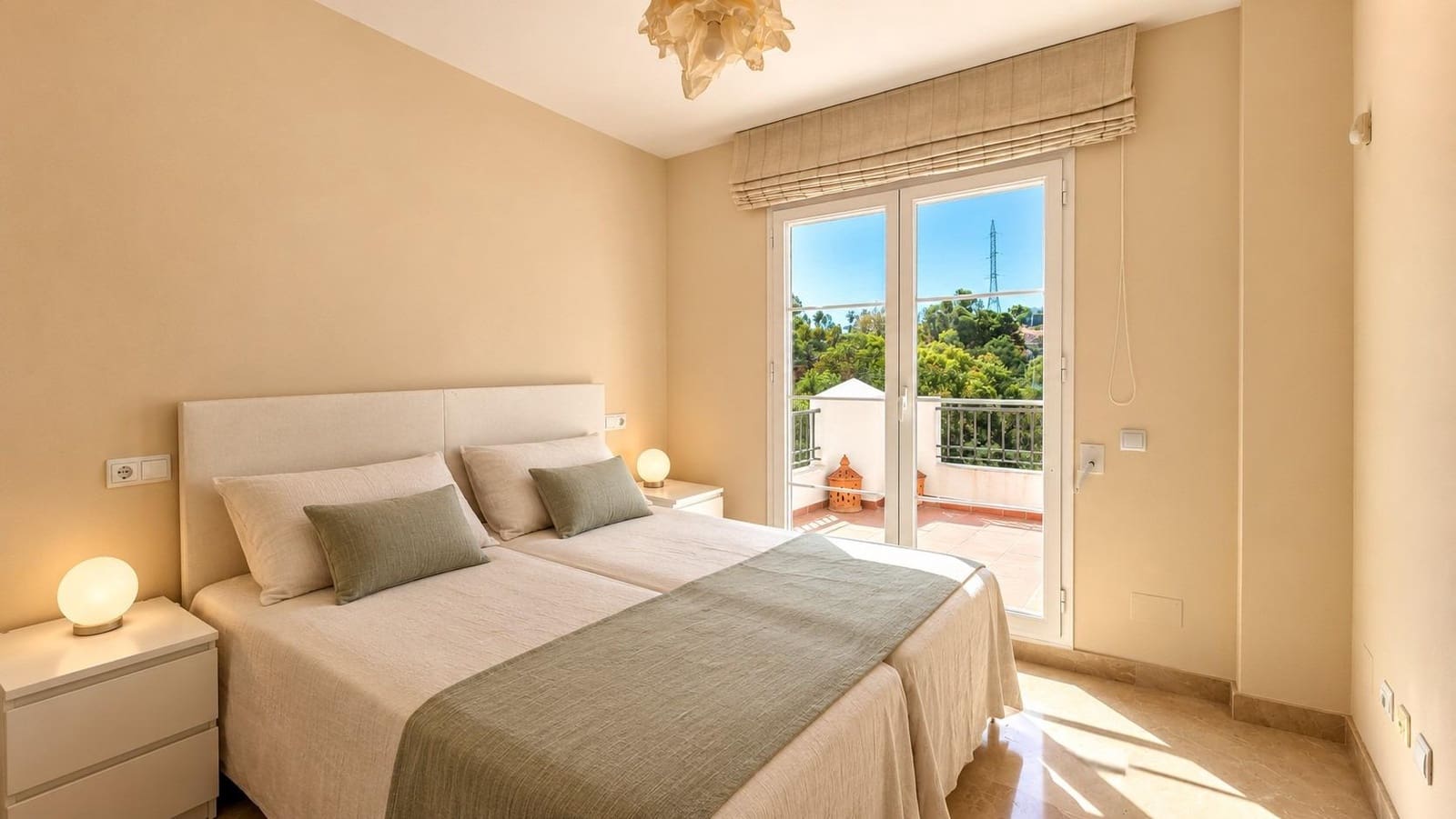 3 bedroom Penthouse for sale in Benahavis with pool garage - € 585,000 (Ref: 9930921)