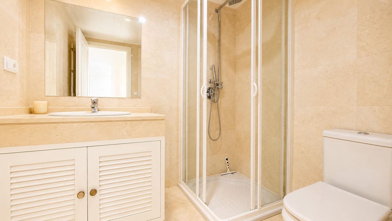 3 bedroom Penthouse for sale in Benahavis with pool garage - € 585,000 (Ref: 9930921)