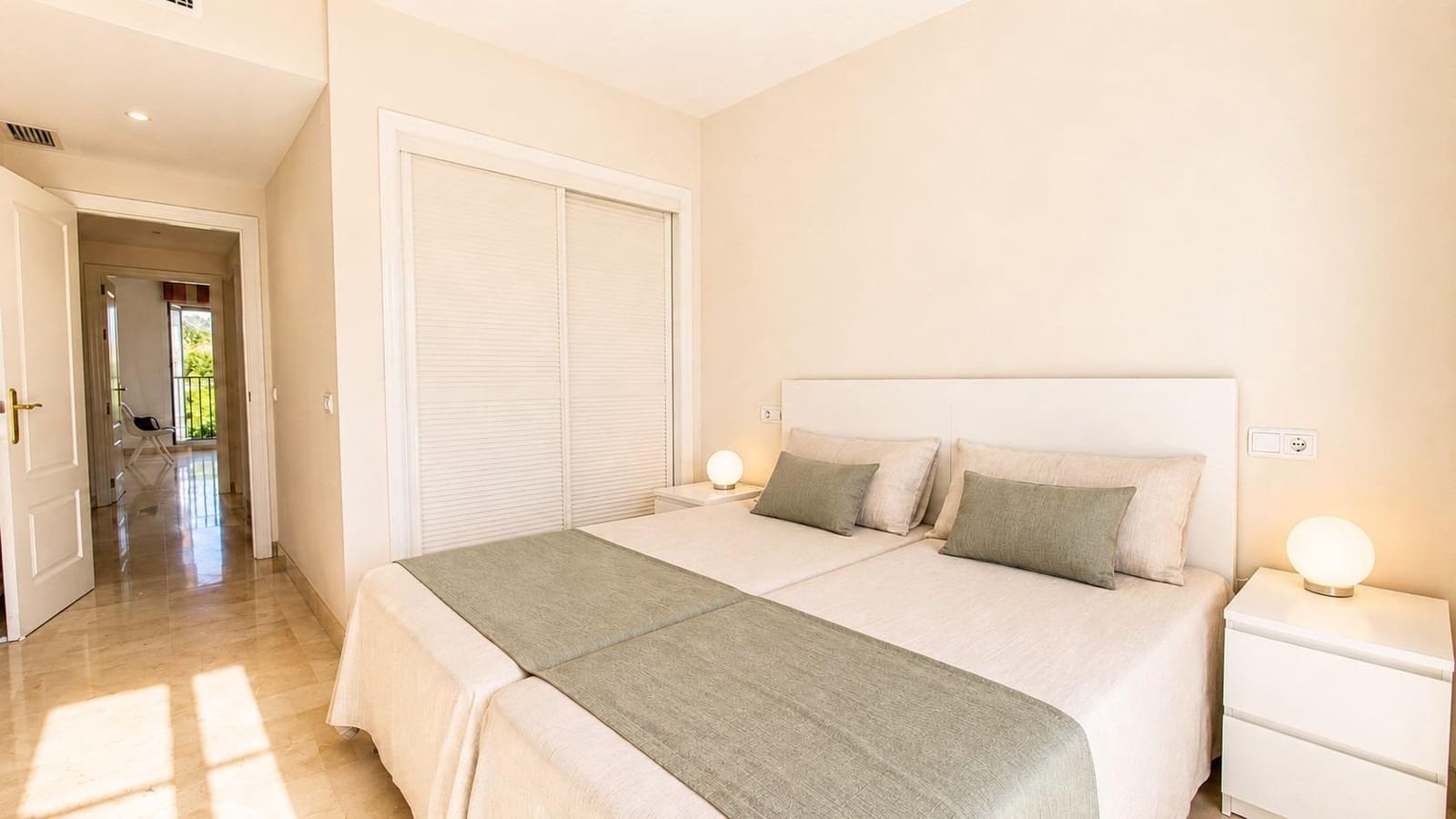3 bedroom Penthouse for sale in Benahavis with pool garage - € 585,000 (Ref: 9930921)