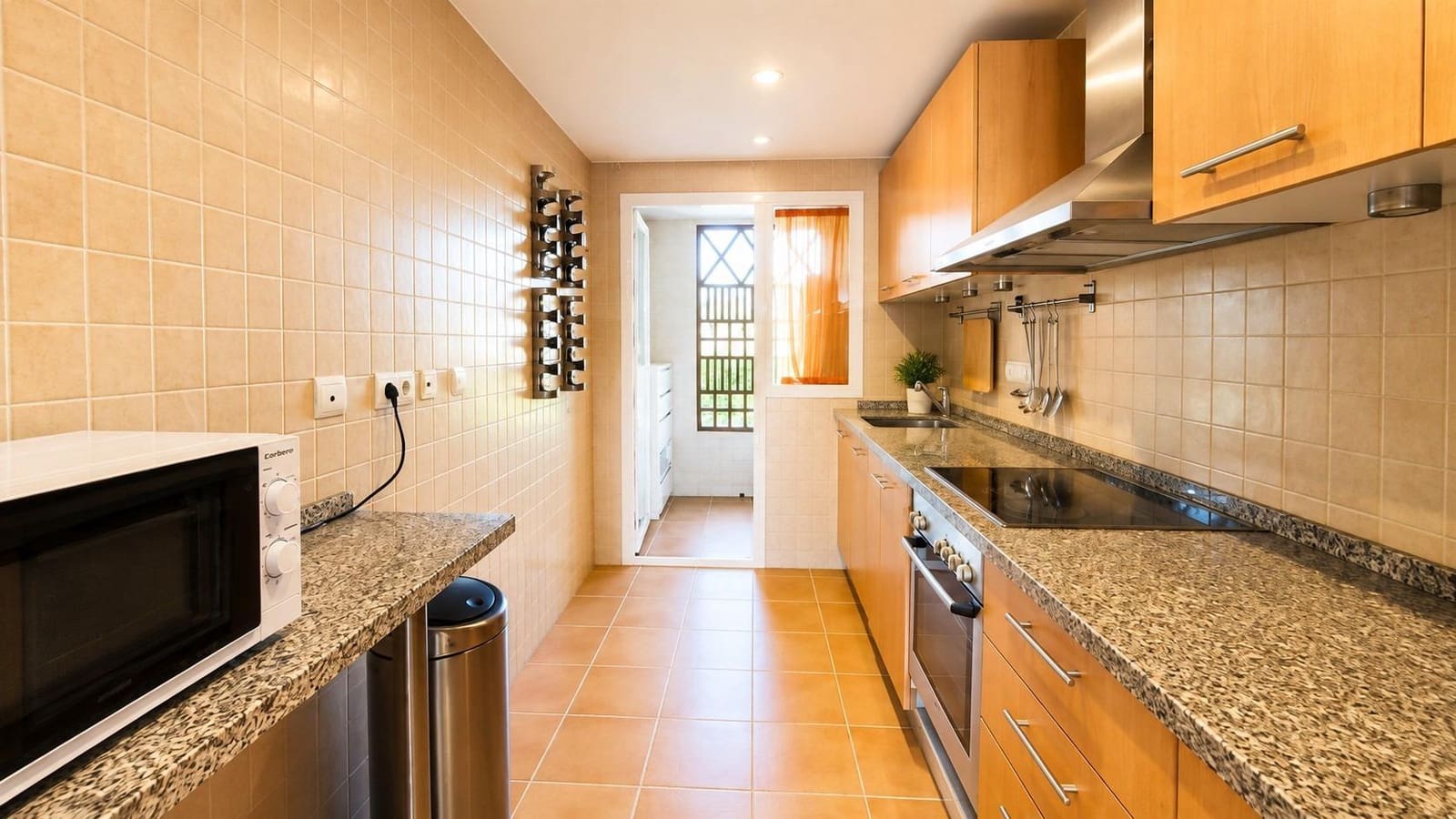 3 bedroom Penthouse for sale in Benahavis with pool garage - € 585,000 (Ref: 9930921)
